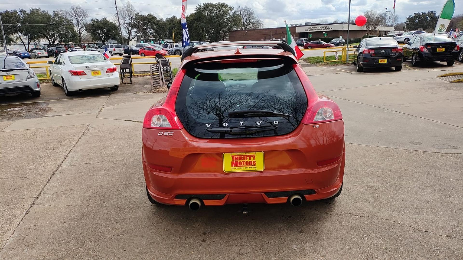 2011 Volvo C30 T5 (YV1672MK0B2) with an 2.5L L5 DOHC 20V engine, located at 16710 Clay Rd., Houston, TX, 77084, (281) 859-7900, 29.834864, -95.656166 - Photo#5